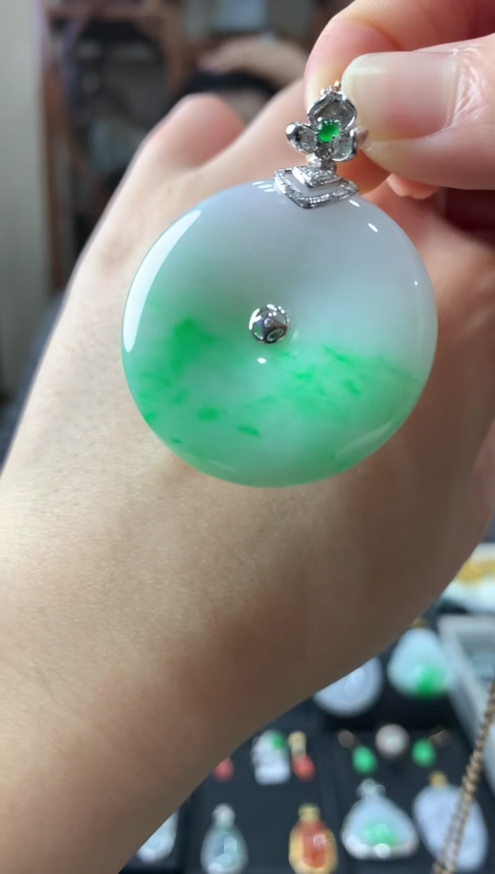 【闪购商品】翡翠吊坠(不含链)18K金镶嵌挂件