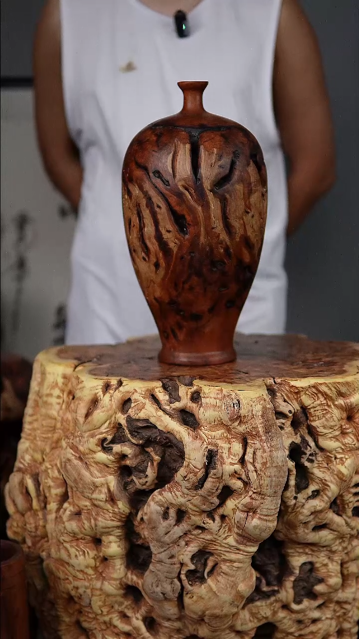 枣木百年鸡心枣木梅瓶