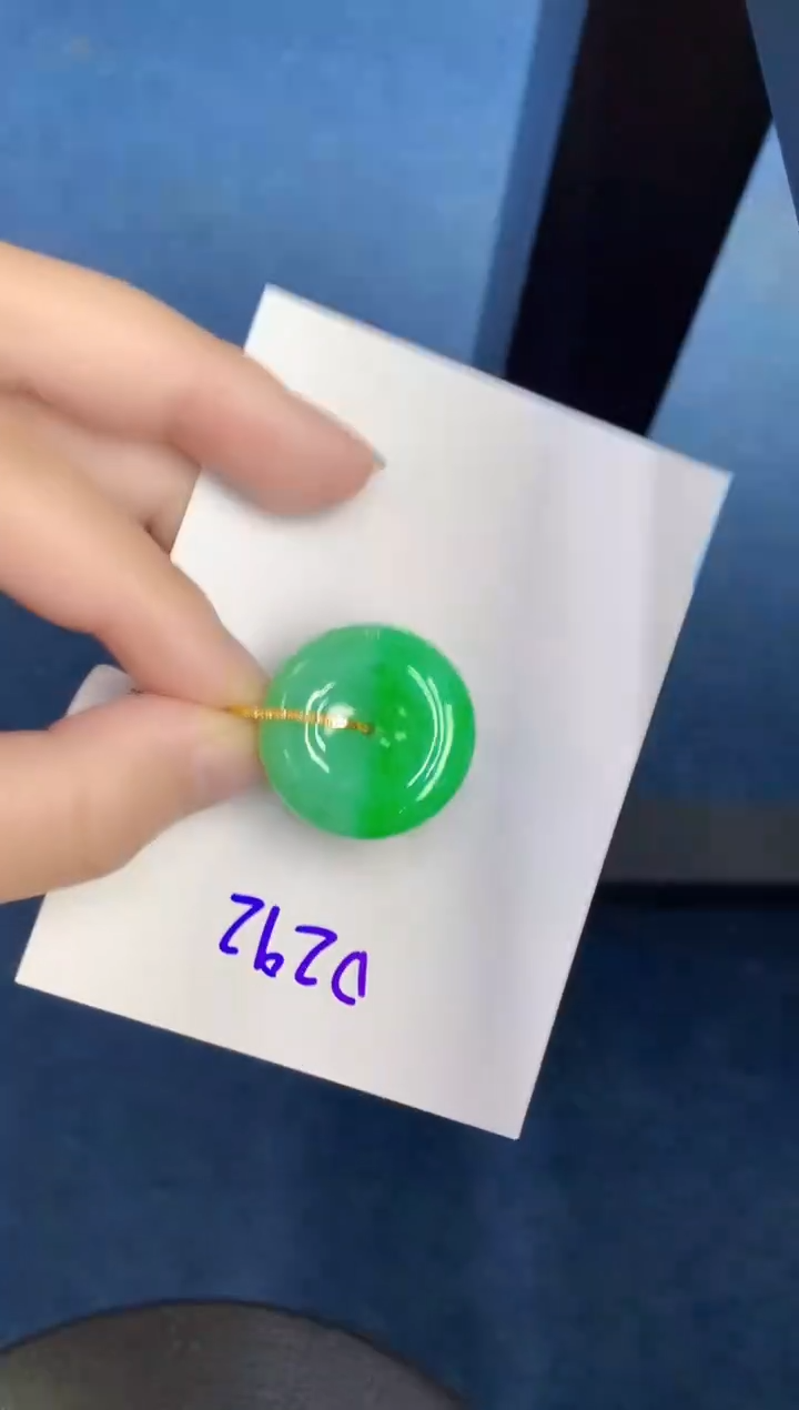 翡翠18K金镶嵌颈饰000000000