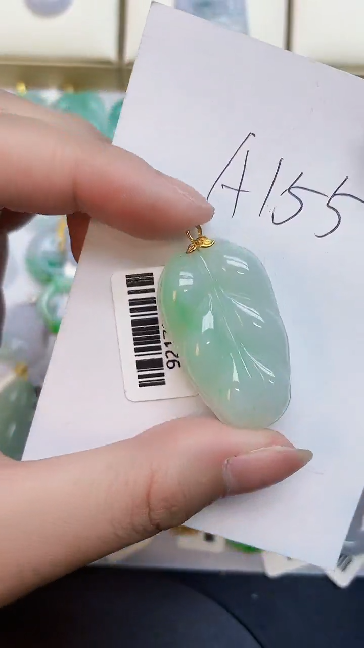 翡翠18K金镶嵌颈饰0000000000