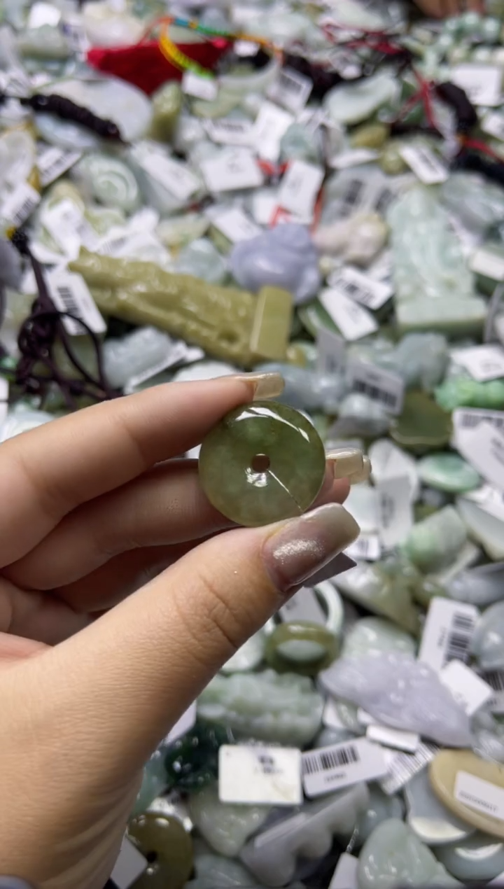 【闪购商品】翡翠颈饰未镶嵌00008539