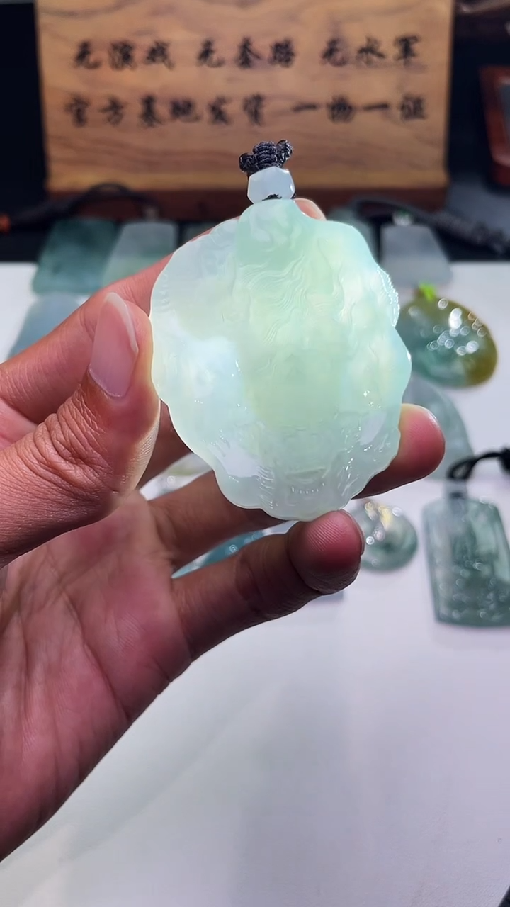 颈饰未镶嵌翡翠高糯化晴底色龙牌