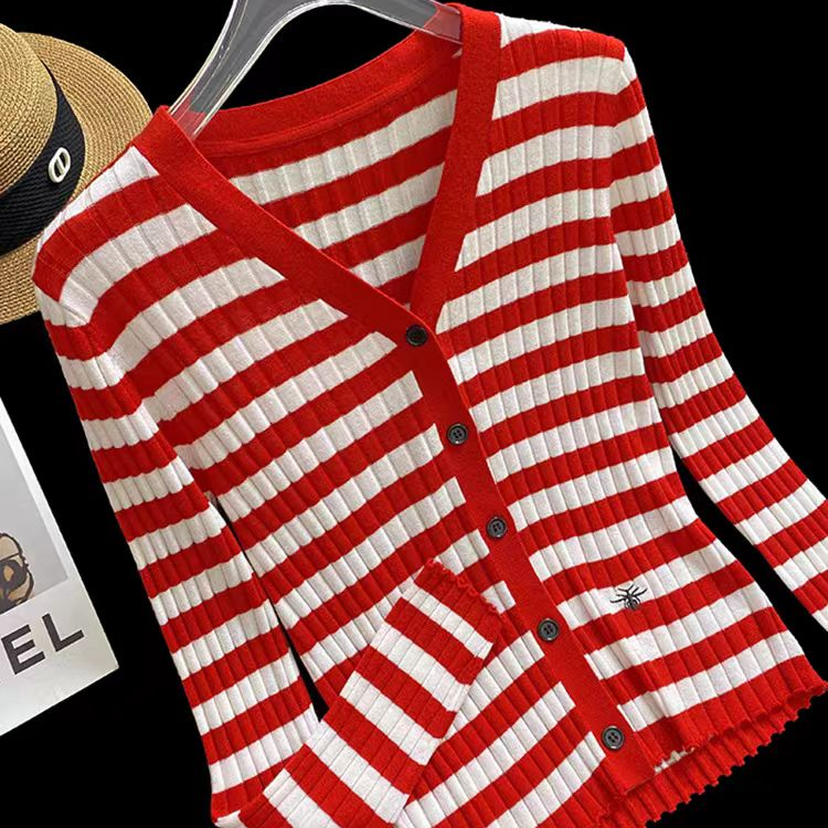 法式坑条纹小蜜蜂刺绣美丽诺羊毛针织开衫V领短款