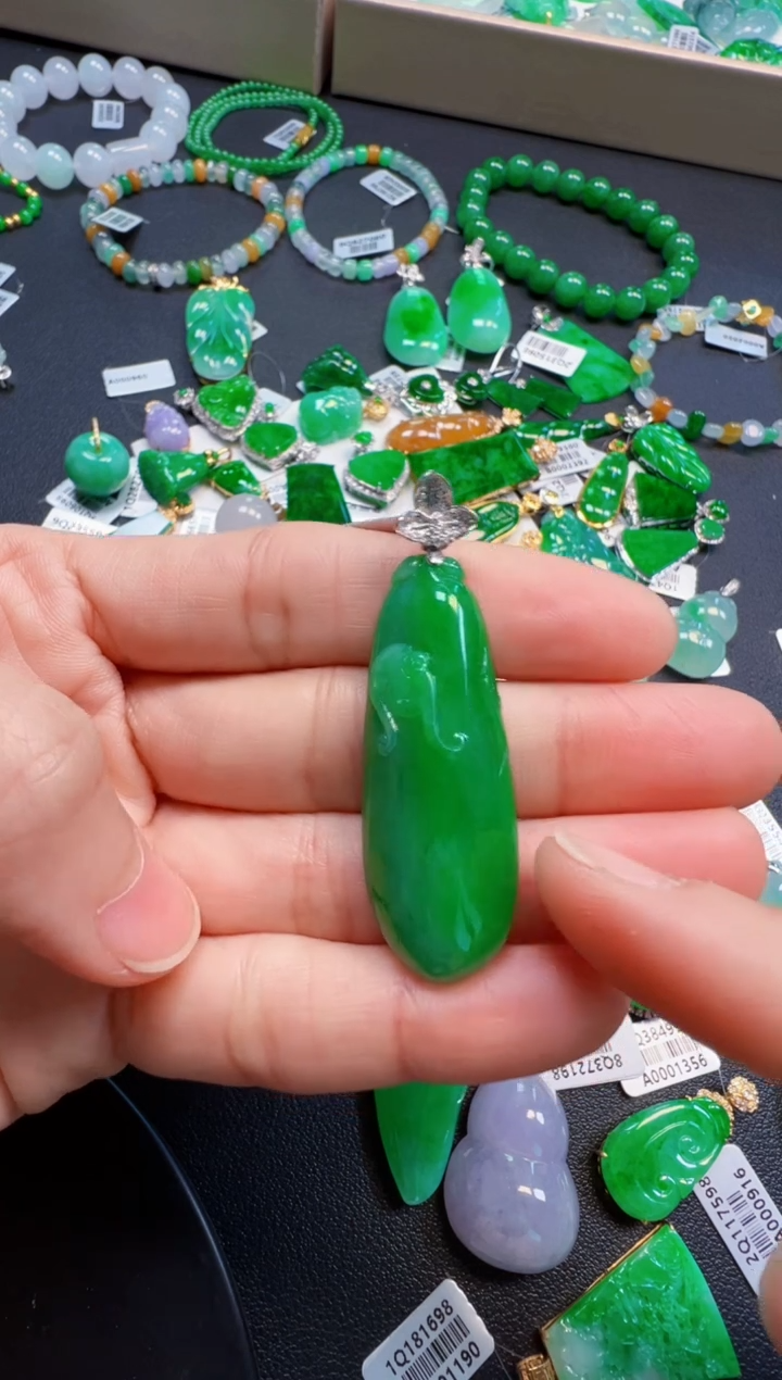 【闪购商品】翡翠吊坠(不含链)18K金镶嵌19800