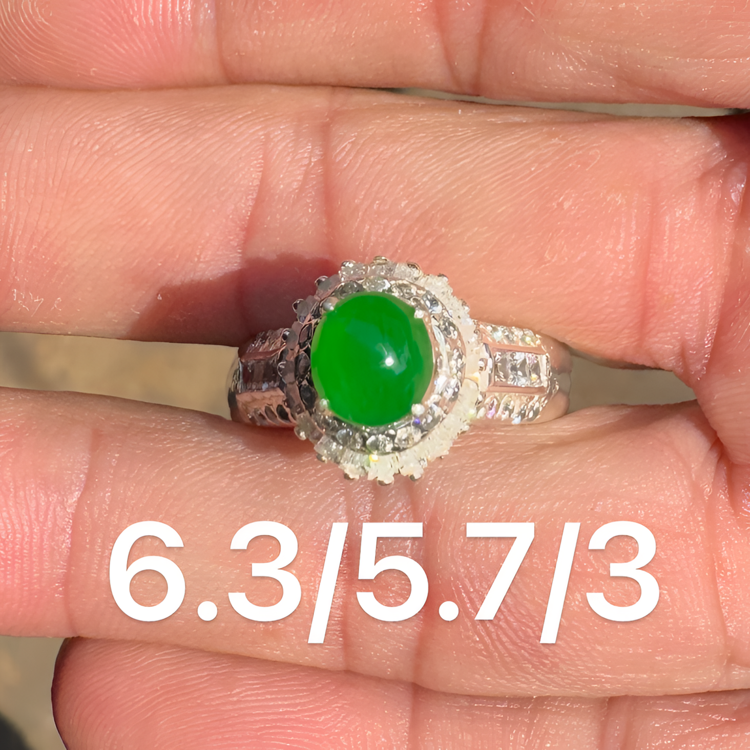 0114(小哪吒在源头)冰种翡翠木那阳绿戒面干净饱满肉细荧光足M120