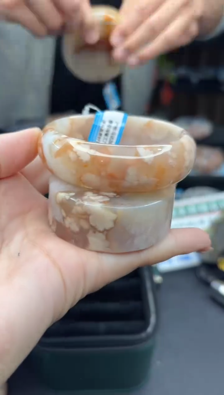 【闪购商品】石英质玉手镯未镶嵌19（56圈赠送镯心）