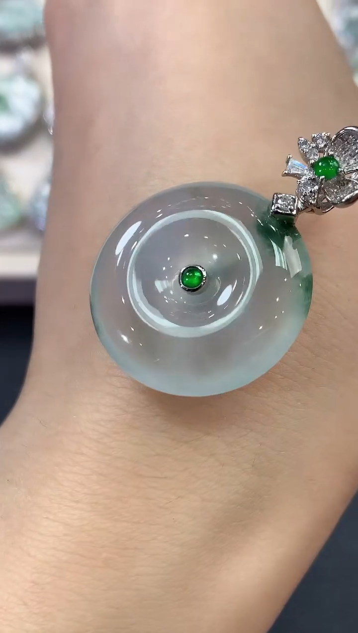 【闪购商品】翡翠吊坠(不含链)18K金镶嵌B120