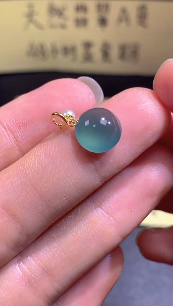 翡翠18K金镶嵌颈饰翡翠吊坠