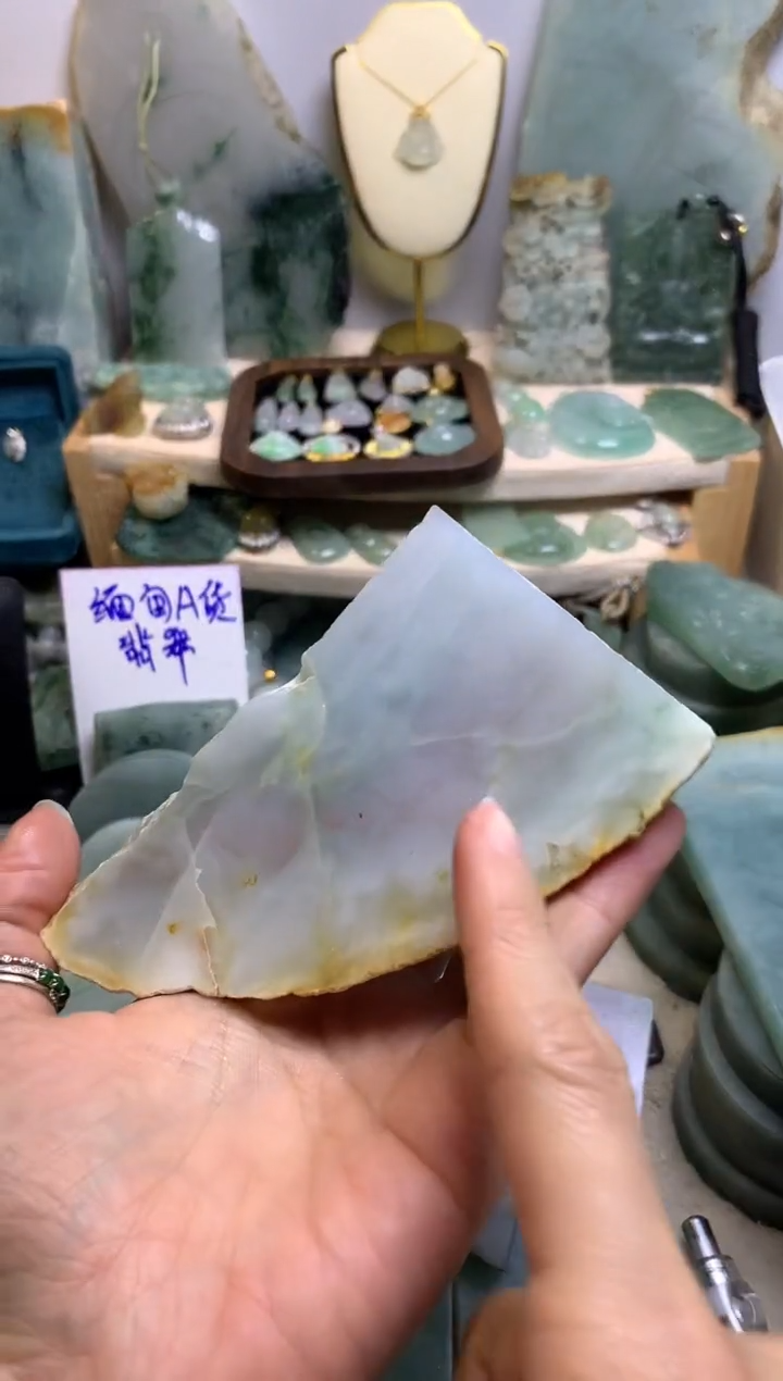 【闪购商品】翡翠挂件未镶嵌这个做无事可能不够仿古好看喔！