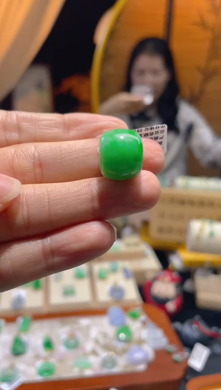 【闪购商品】翡翠颈饰未镶嵌假一赔三