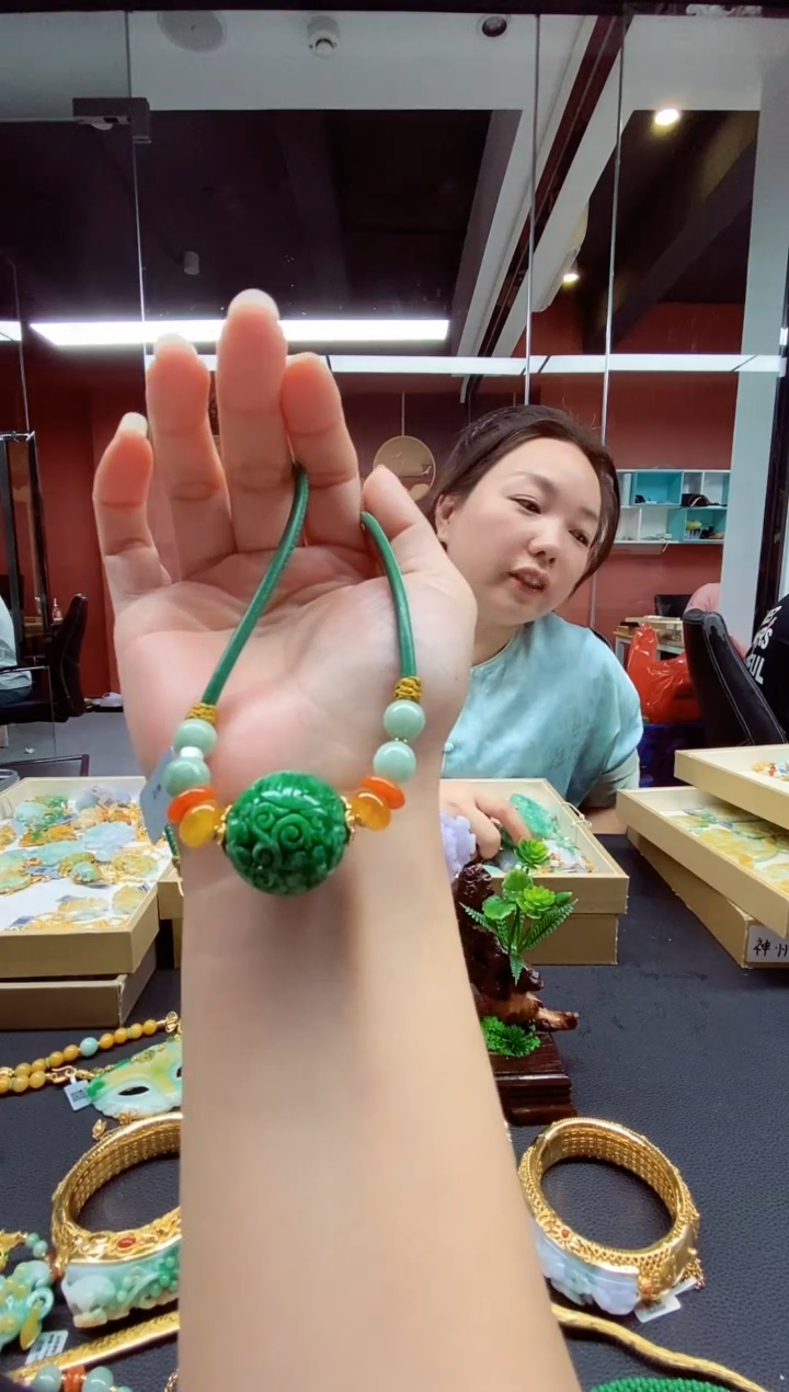 翡翠未镶嵌颈饰翡翠吊坠