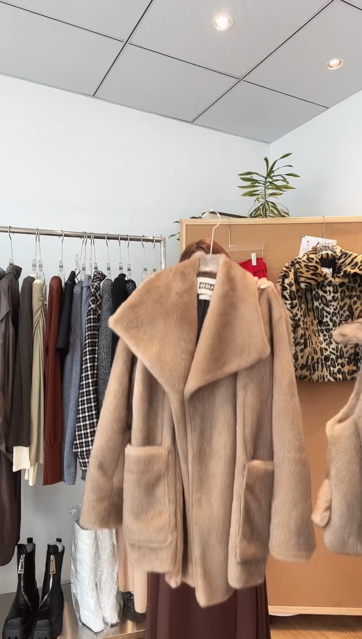 编号059 EE设计师品牌25秋冬新款 毛毛长款外套 待开价