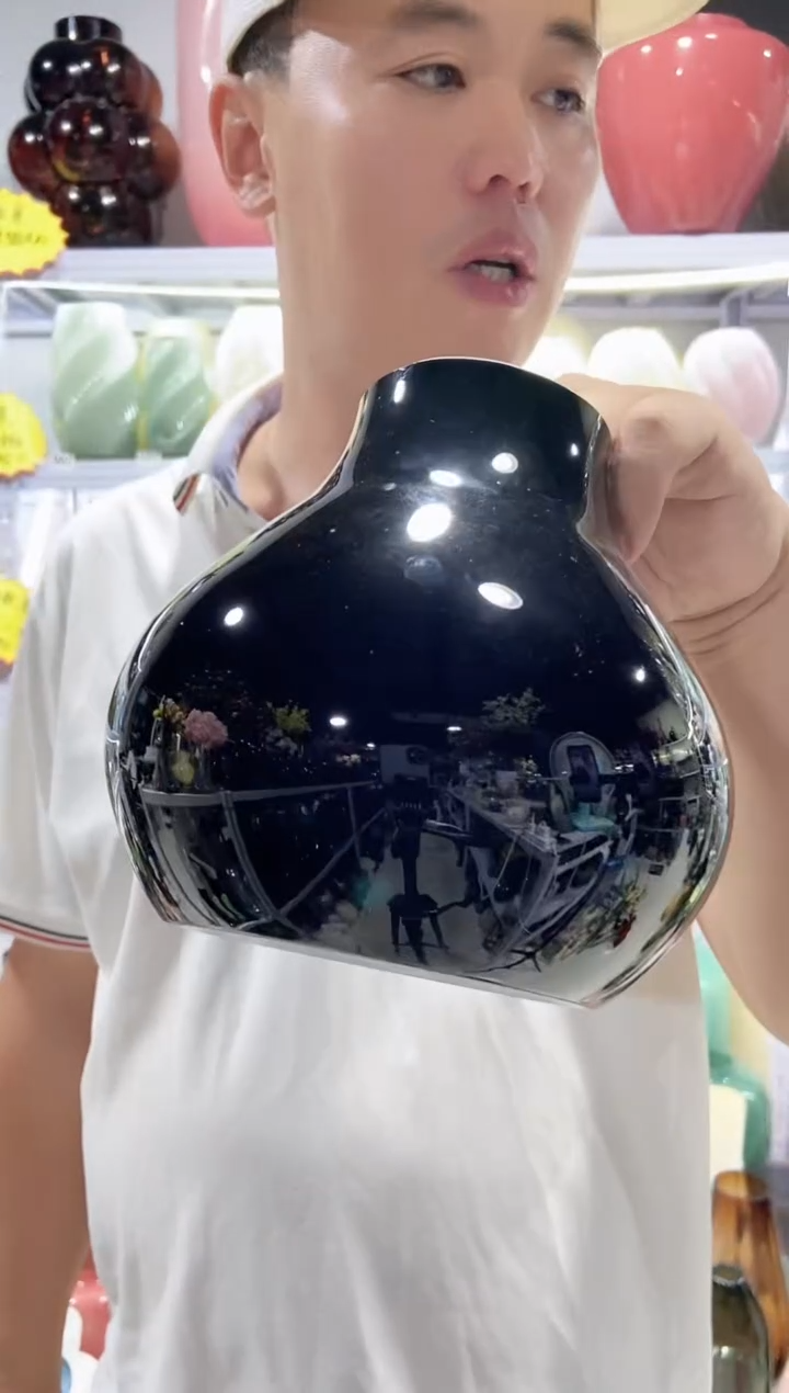 黑色花瓶............