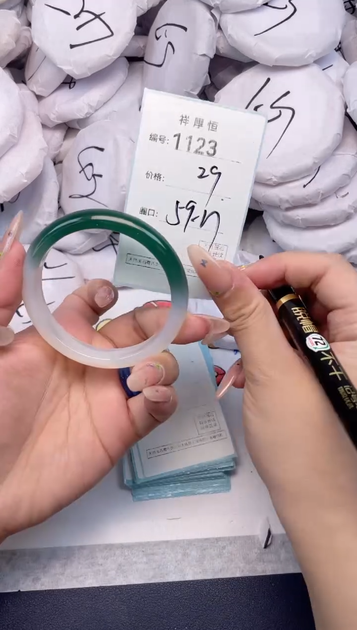 玛瑙/玉髓手镯未镶嵌1123