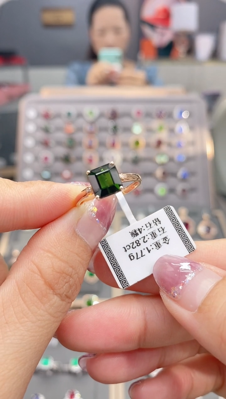 18K金镶嵌戒指碧玺2.82  