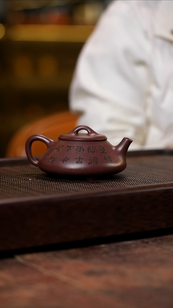 宜兴紫砂任瓢一壶风范