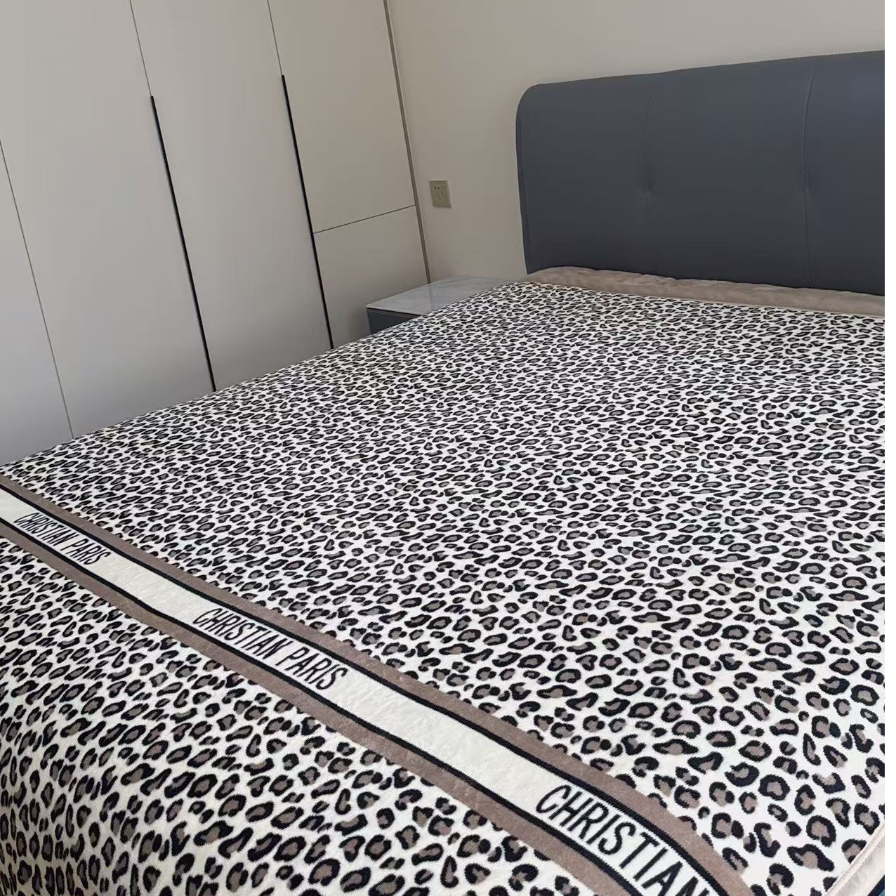 简约风一体被子多功能绒被加厚双面--豹纹款