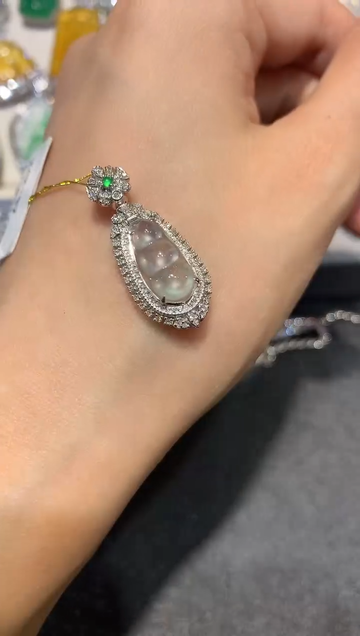 【闪购商品】翡翠吊坠(不含链)18K金镶嵌q248    