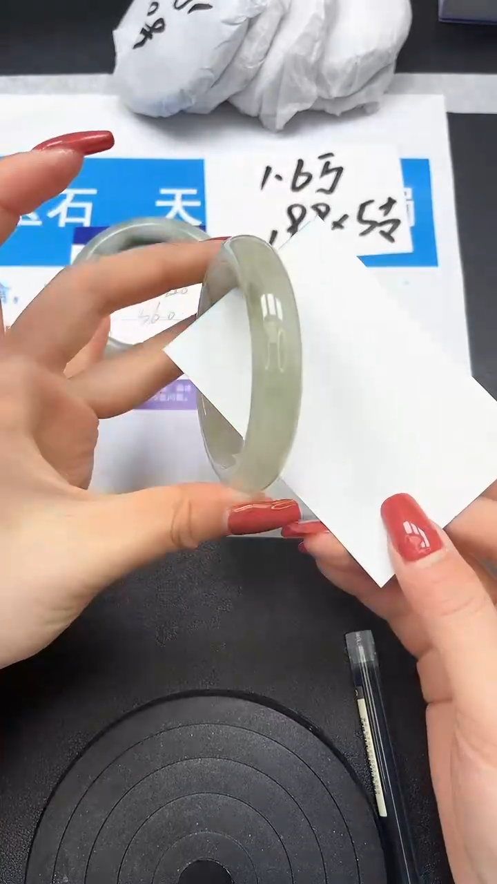 【闪购商品】石英质玉手镯未镶嵌260