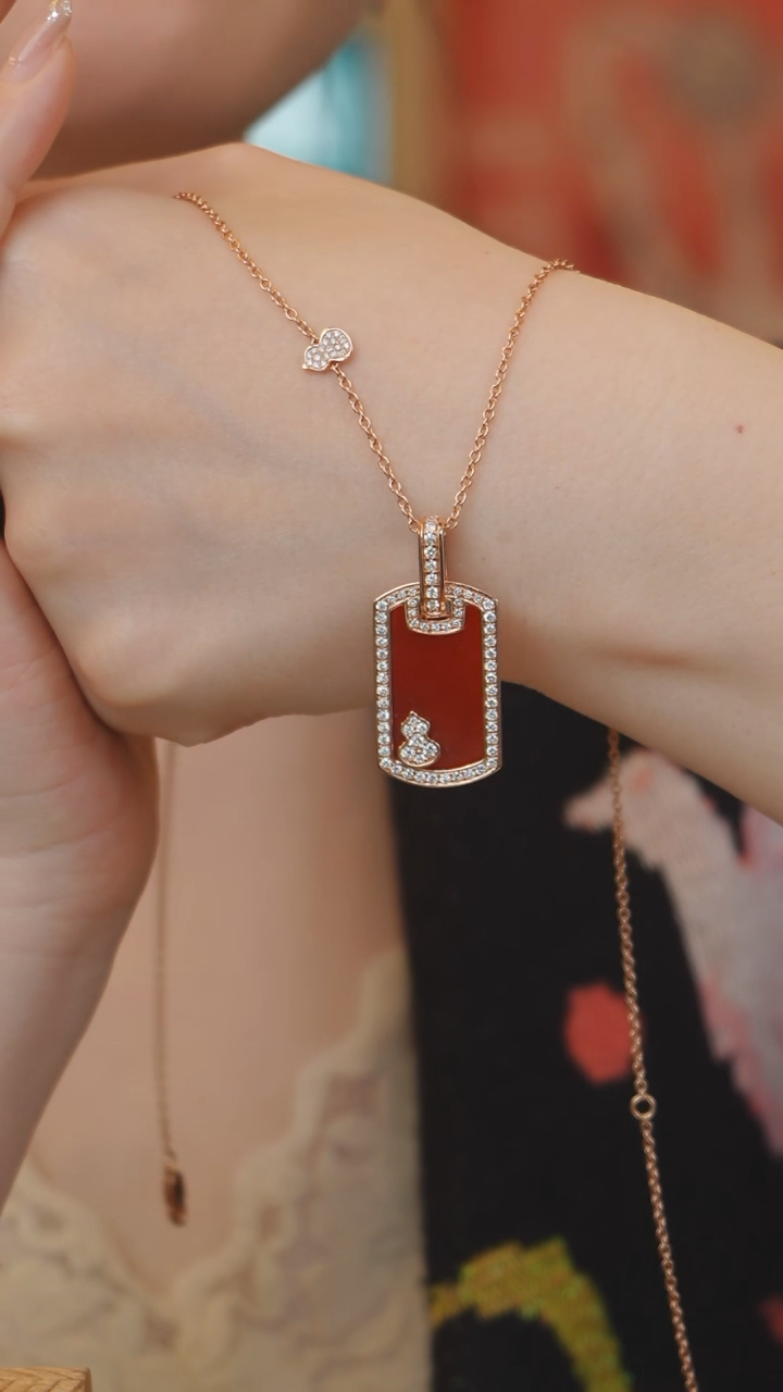 【闪购商品】钻石项链18K金镶嵌无事牌