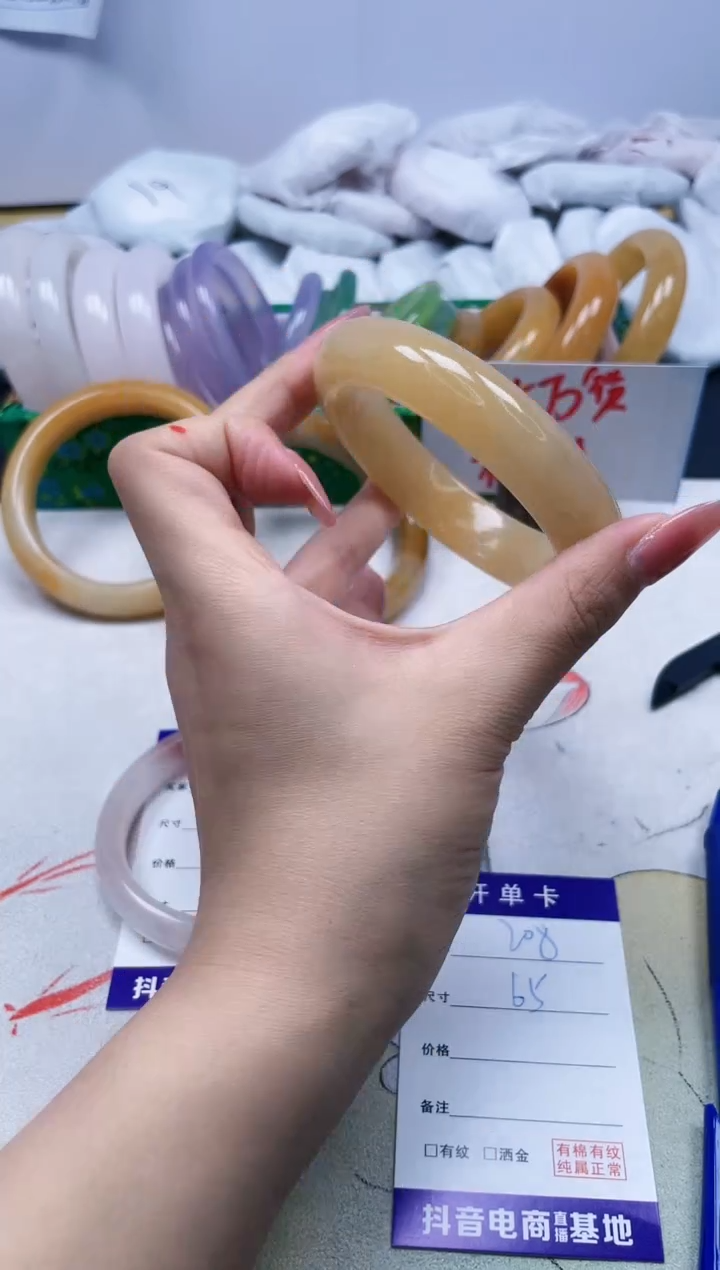 【闪购商品】石英质玉手镯未镶嵌208/65