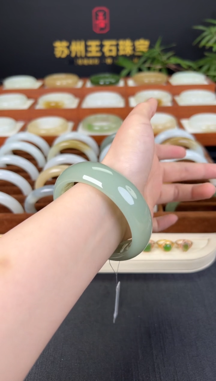 【闪购商品】和田玉手镯未镶嵌和田玉手镯