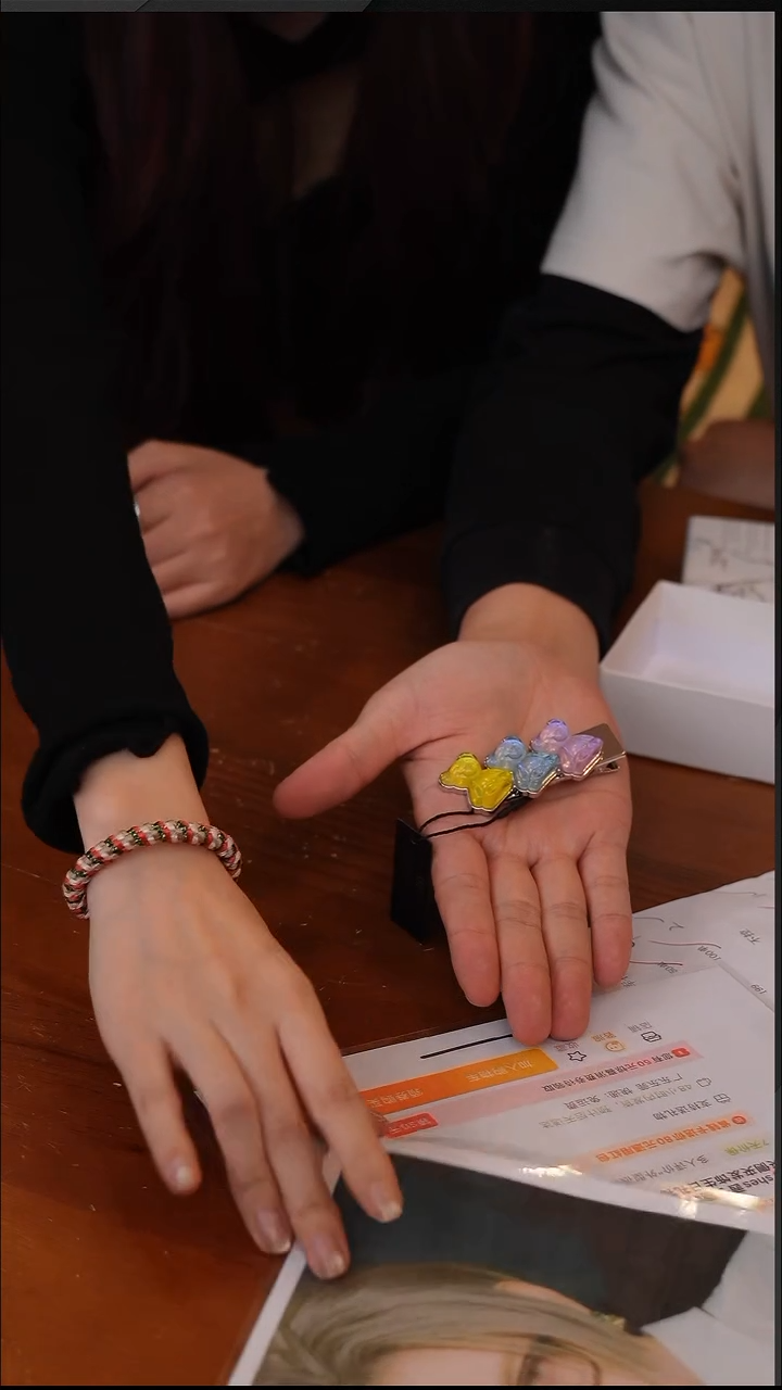 陶40--shes茜子趣味小熊果冻感创意捏夹一字发【CF6492】