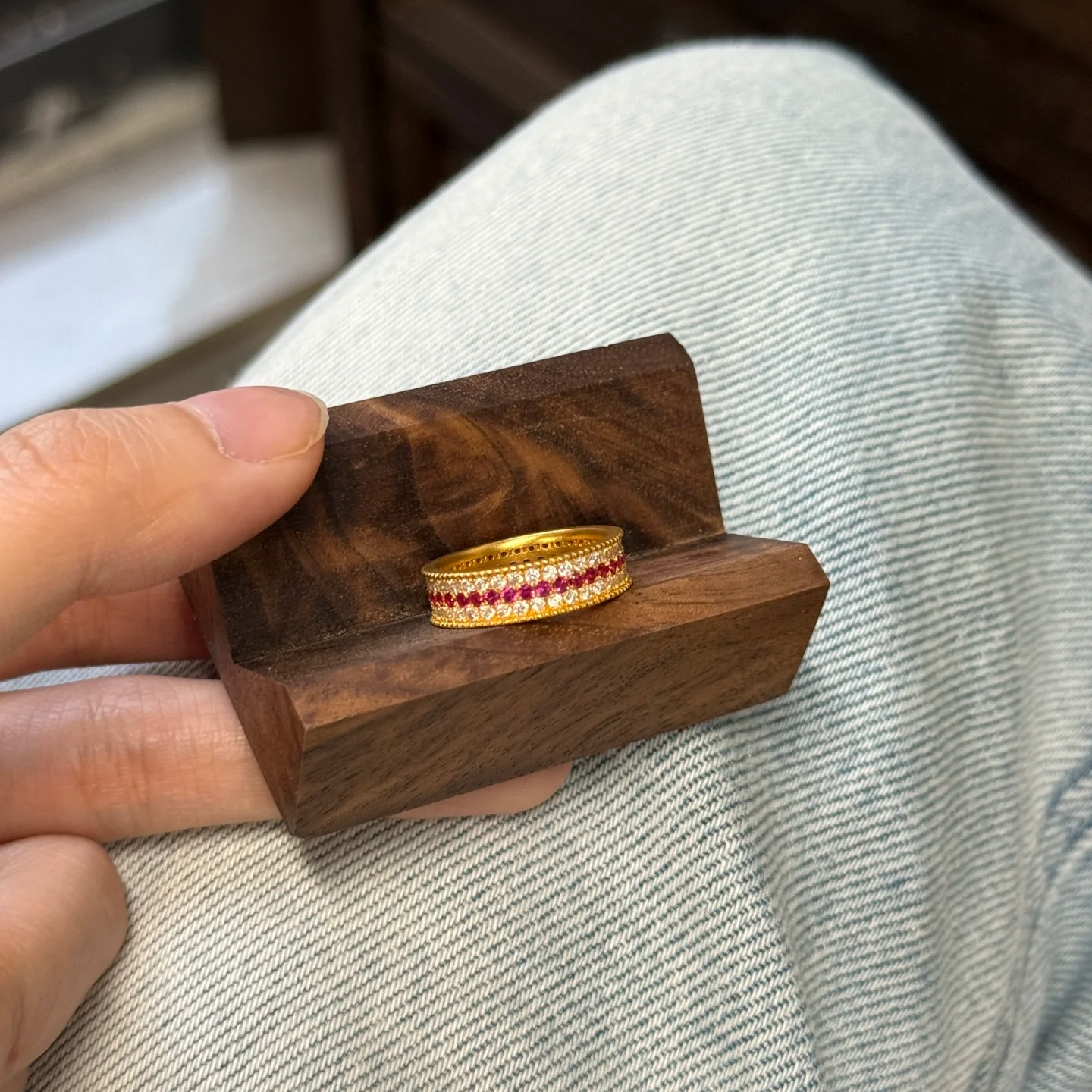 赛菲尔黄金足金999 镶嵌红宝石宽版黄金戒指气质女人必备