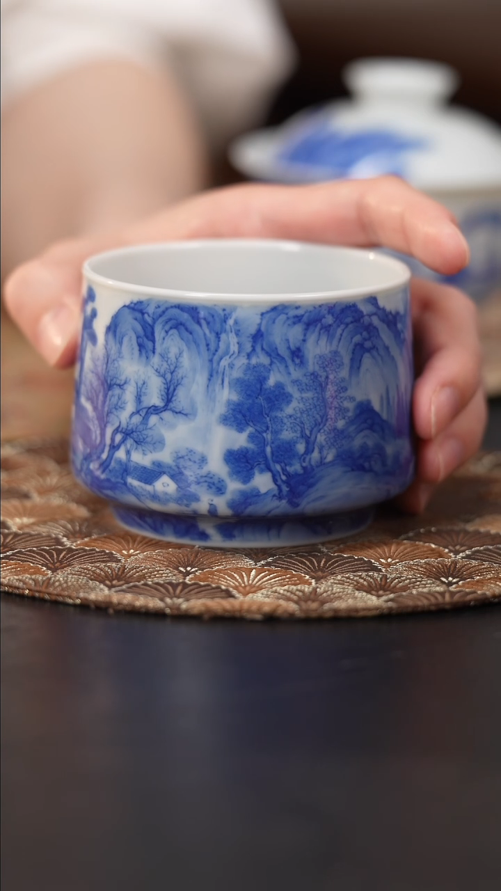 【闪购商品】杯看山柴窑青花山水