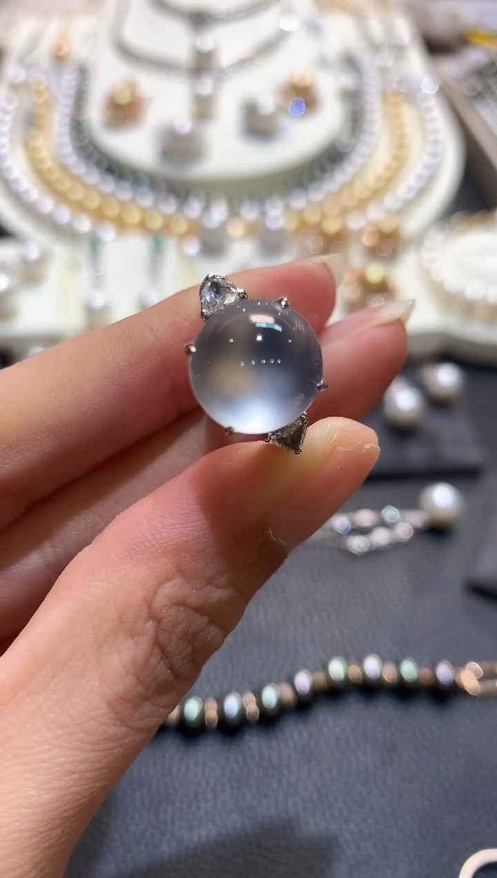 18K金镶嵌戒指翡翠S****gv143  