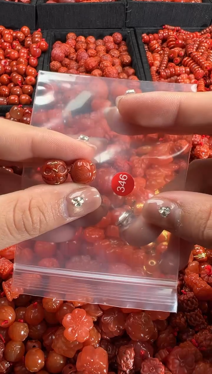 【闪购商品】南红玛瑙未镶嵌颈饰1
