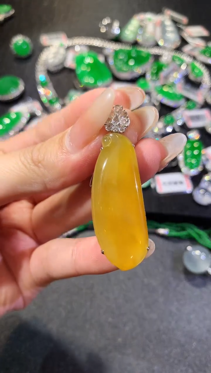 【闪购商品】翡翠吊坠(不含链)18K金镶嵌139-瓜瓜