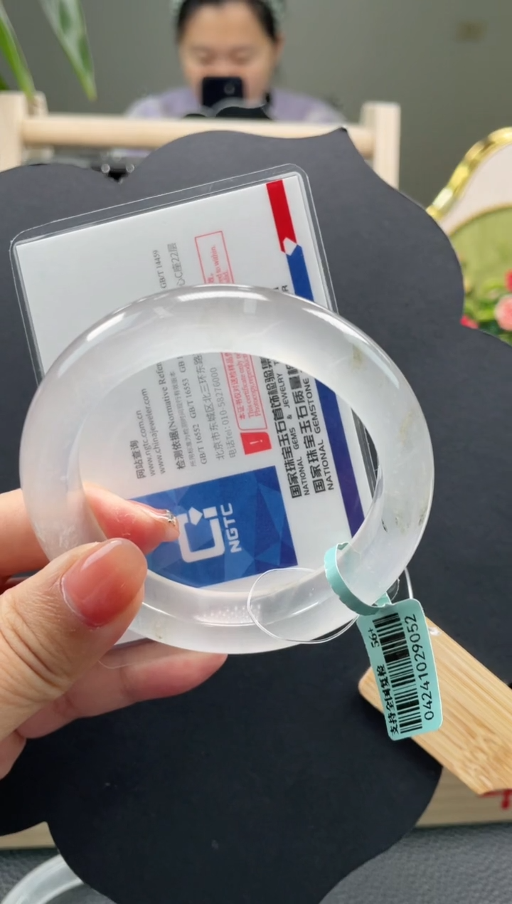 【闪购商品】石英质玉手镯未镶嵌口径56+