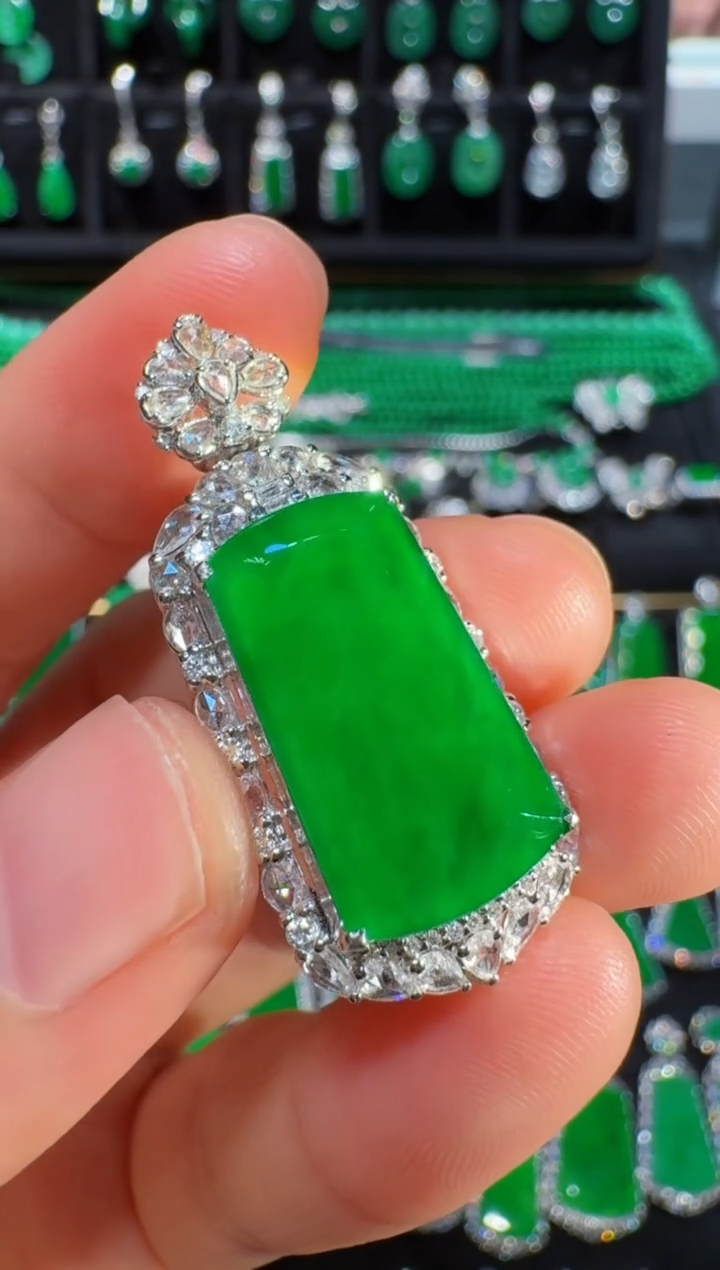 【闪购商品】翡翠吊坠(不含链)18K金镶嵌冰浓阳方牌