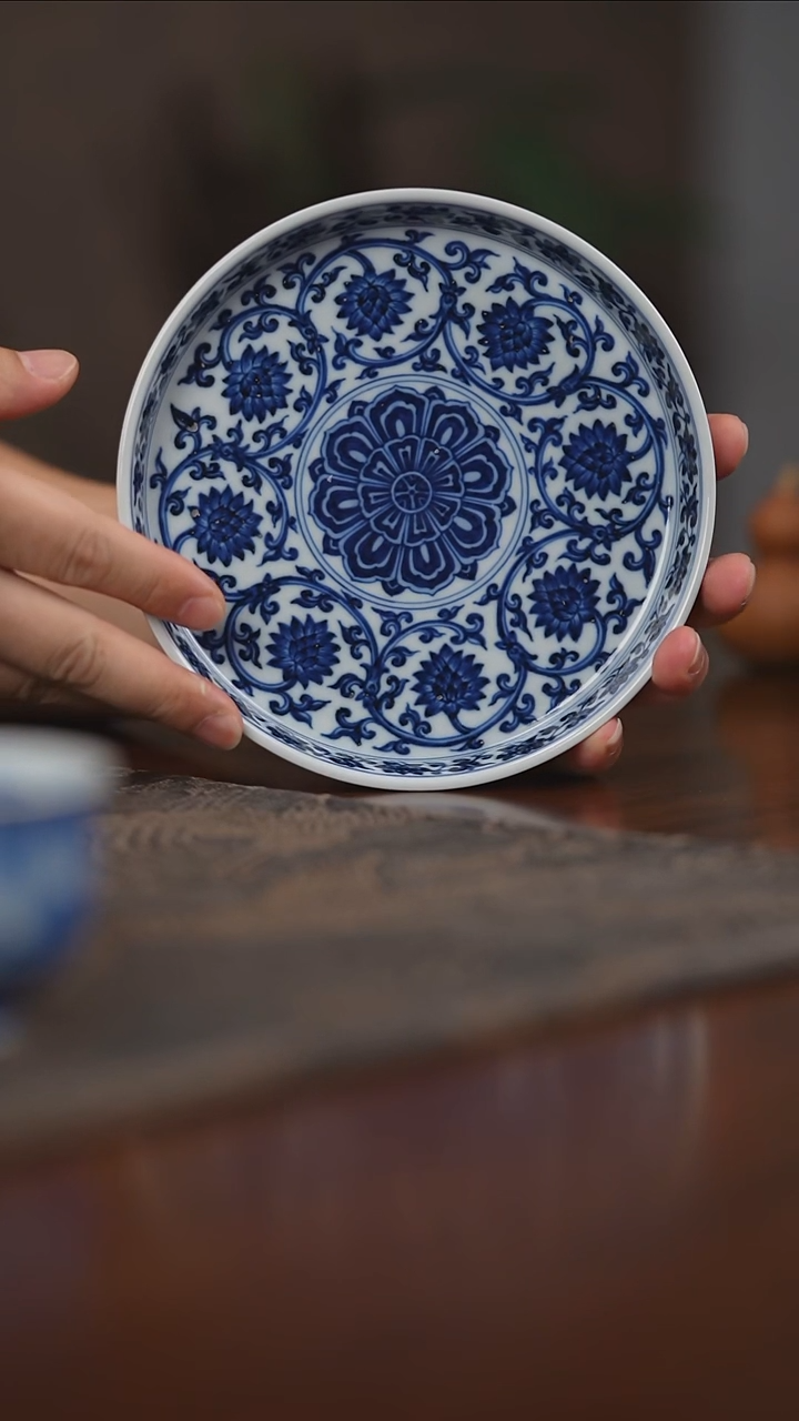 曦然堂仿明双勾莲壶承