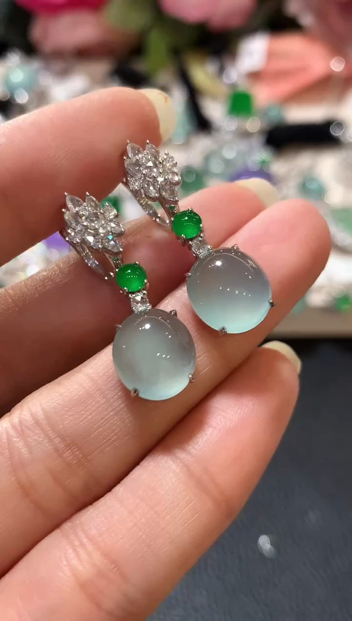 18K金镶嵌翡翠耳饰m42  