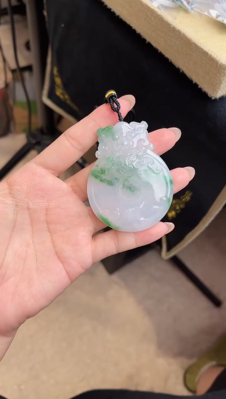 颈饰未镶嵌翡翠吊坠