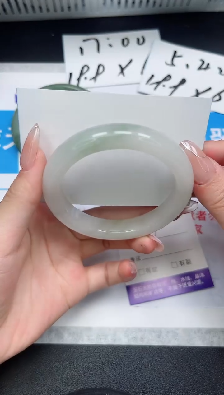 【闪购商品】石英质玉手镯合金236