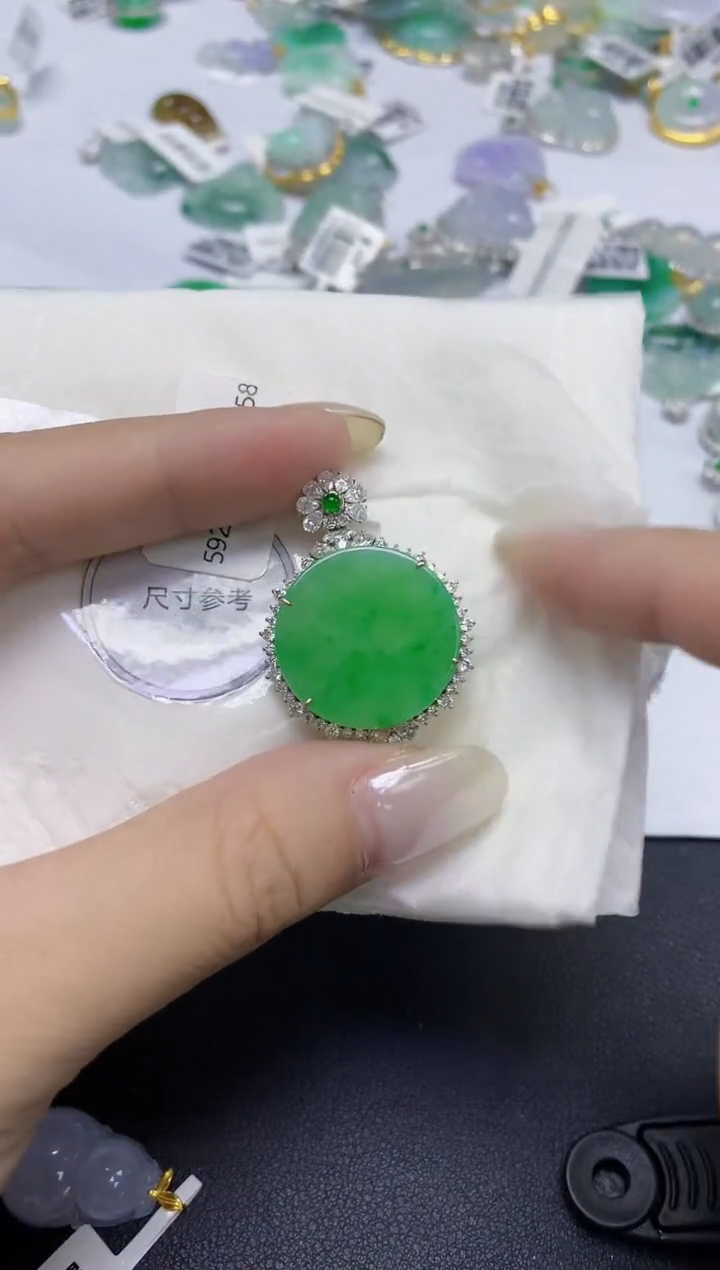 颈饰18K金镶嵌翡翠天然缅甸翡翠A货百元以上9元证书费自理