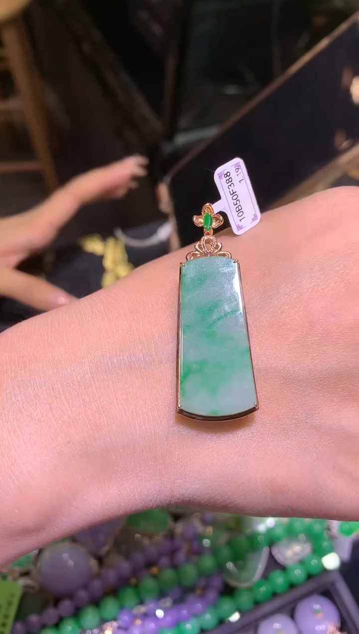 【闪购商品】翡翠吊坠(不含链)18K金镶嵌无事牌