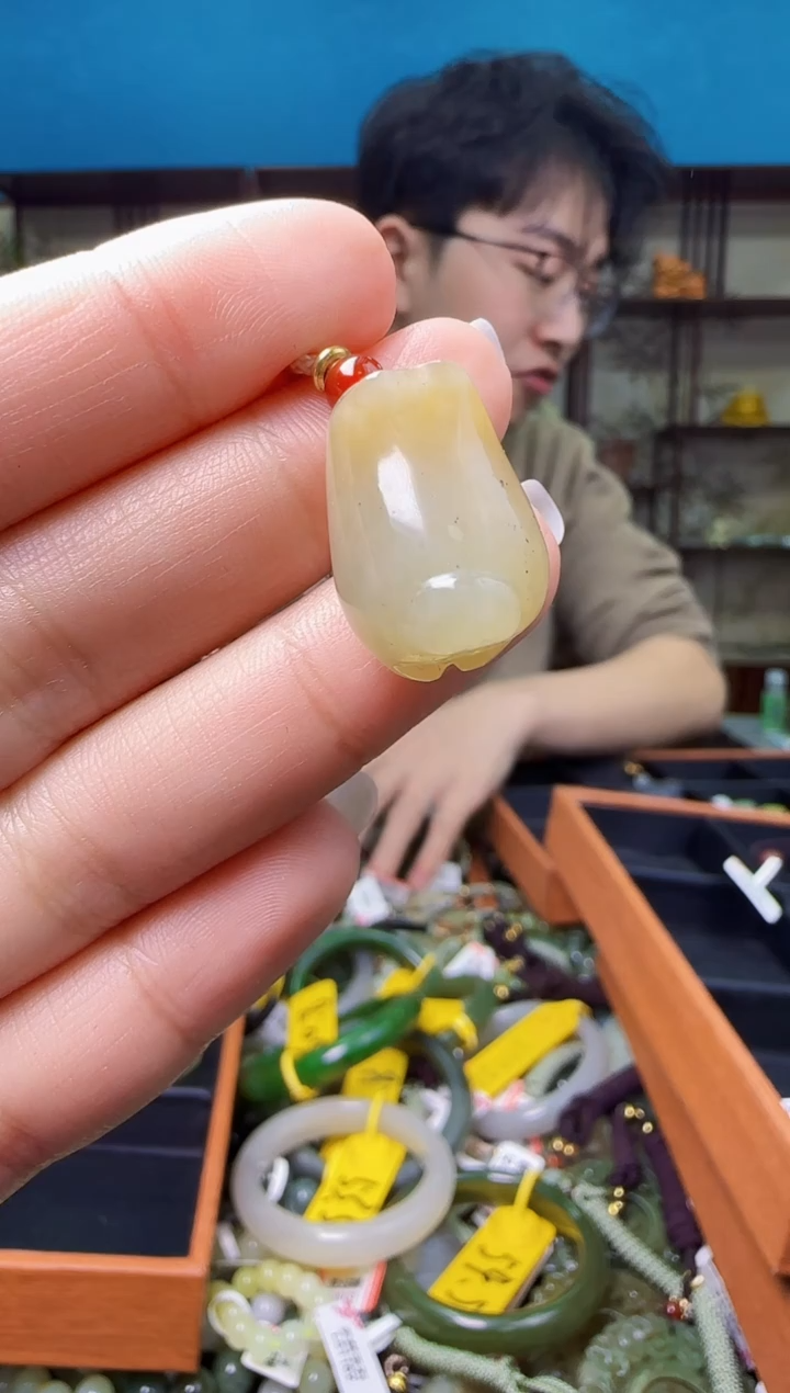 颈饰未镶嵌和田玉1