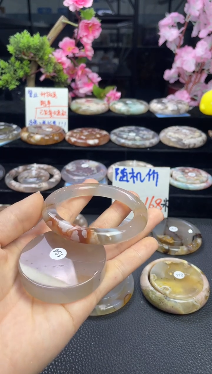 石英质玉手镯未镶嵌54