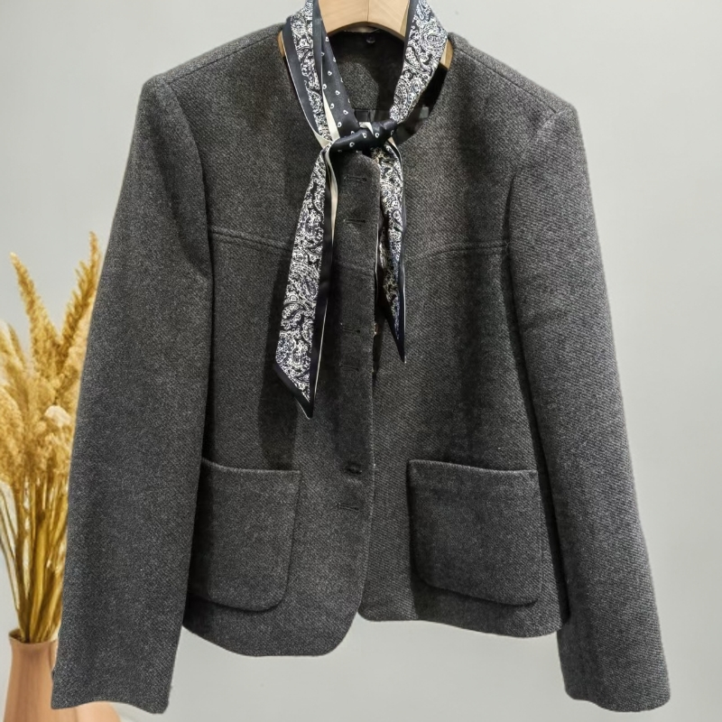 26008休闲时尚圆领小方巾外套