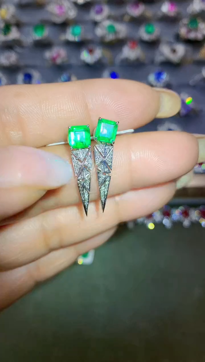 【闪购商品】祖母绿耳饰18K金镶嵌1.49ct