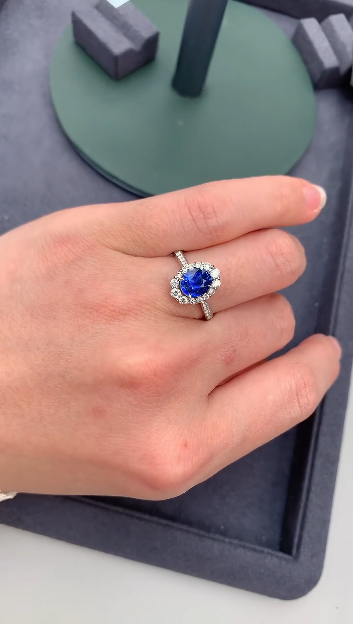 【闪购商品】蓝宝石戒指18K金镶嵌1.7ct蓝宝石戒指