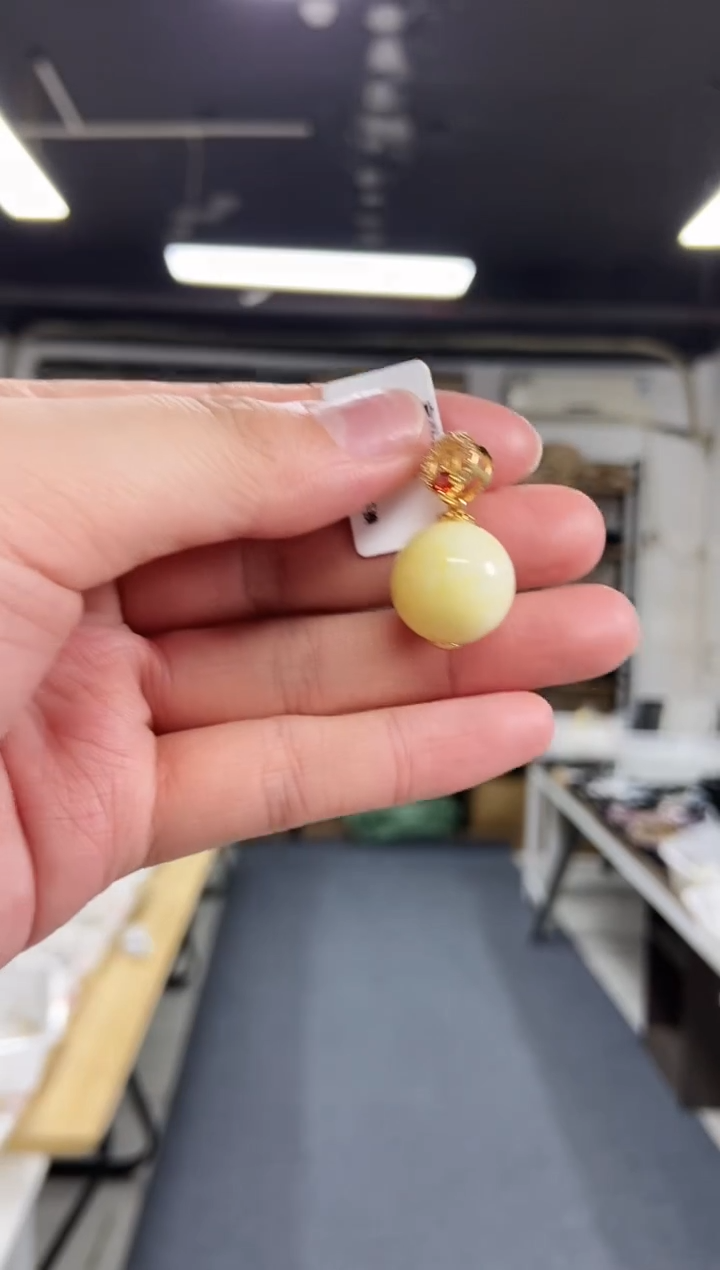 【闪购商品】蜜蜡裸石未镶嵌多样性发其一颜色微差