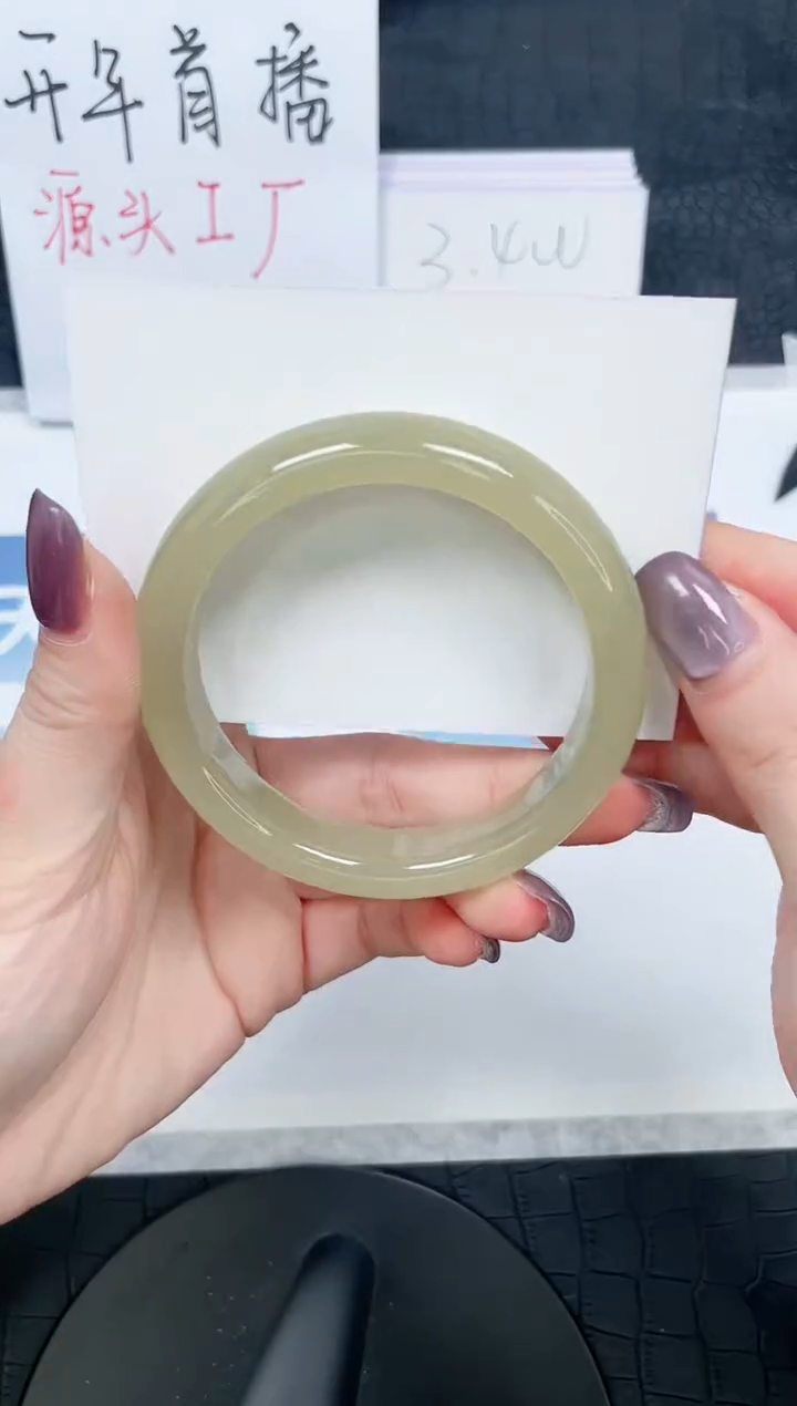 【闪购商品】石英质玉手镯未镶嵌413-58