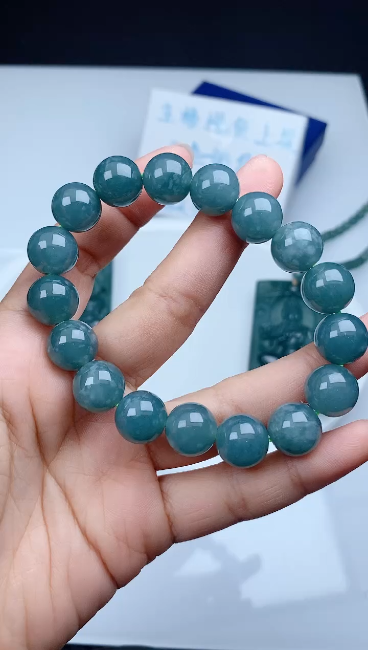 翡翠未镶嵌颈饰1
