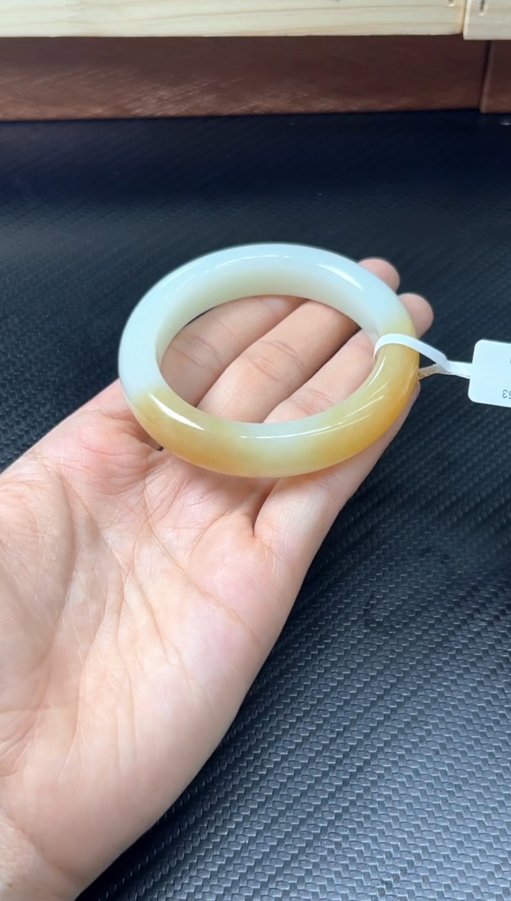 未镶嵌手镯和田玉金山微色差53+s