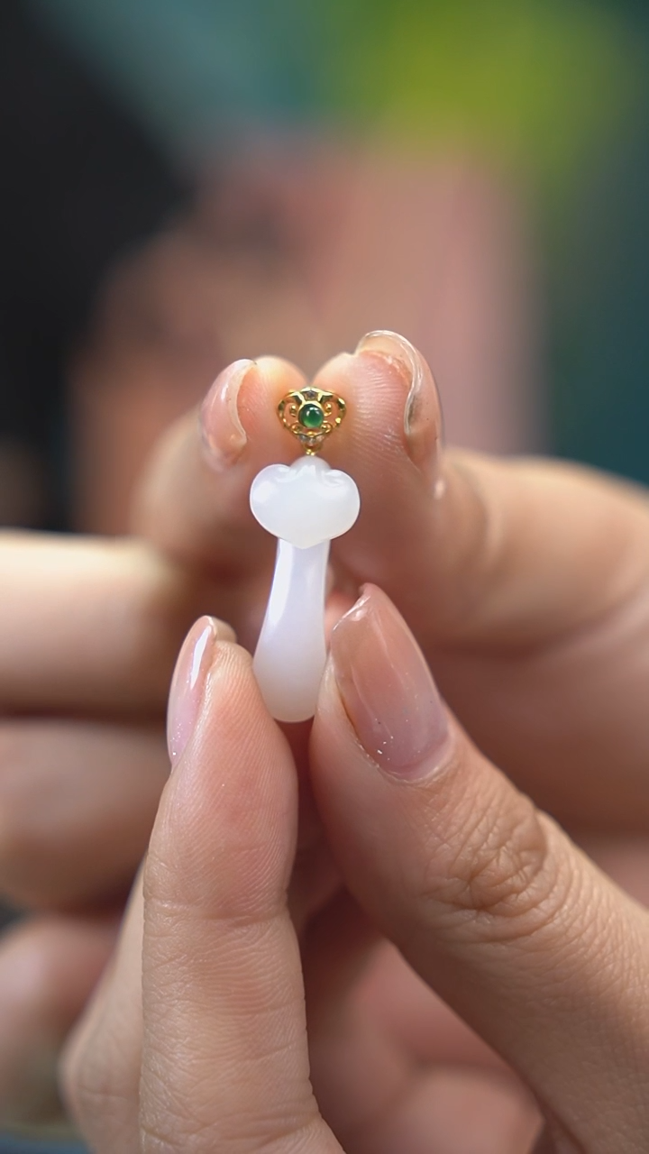 【闪购商品】和田玉吊坠(不含链)18K金镶嵌如意